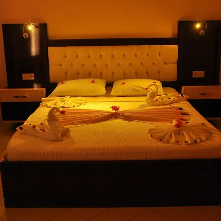 Midnight Sun فندق 3*